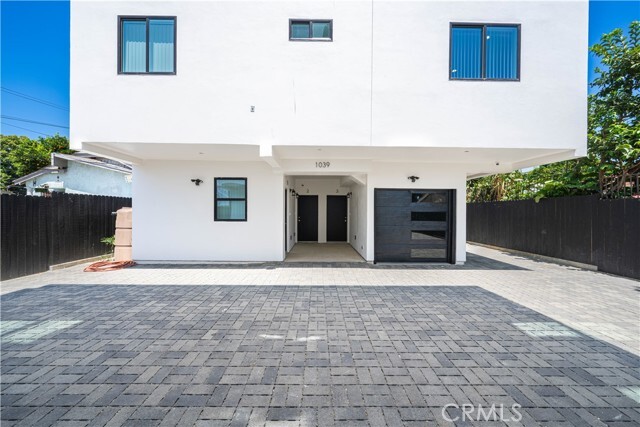 Photo - 1039 W 43rd St Townhome