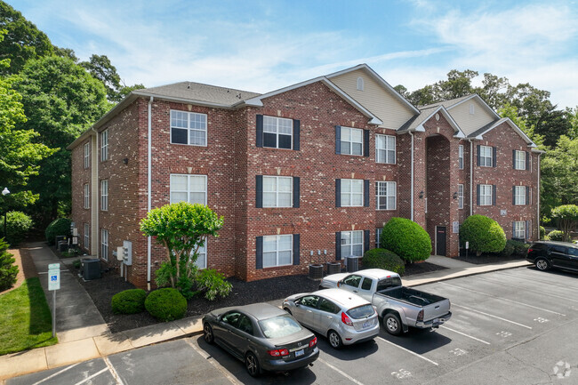 Photo - Cotswold Park Apartments