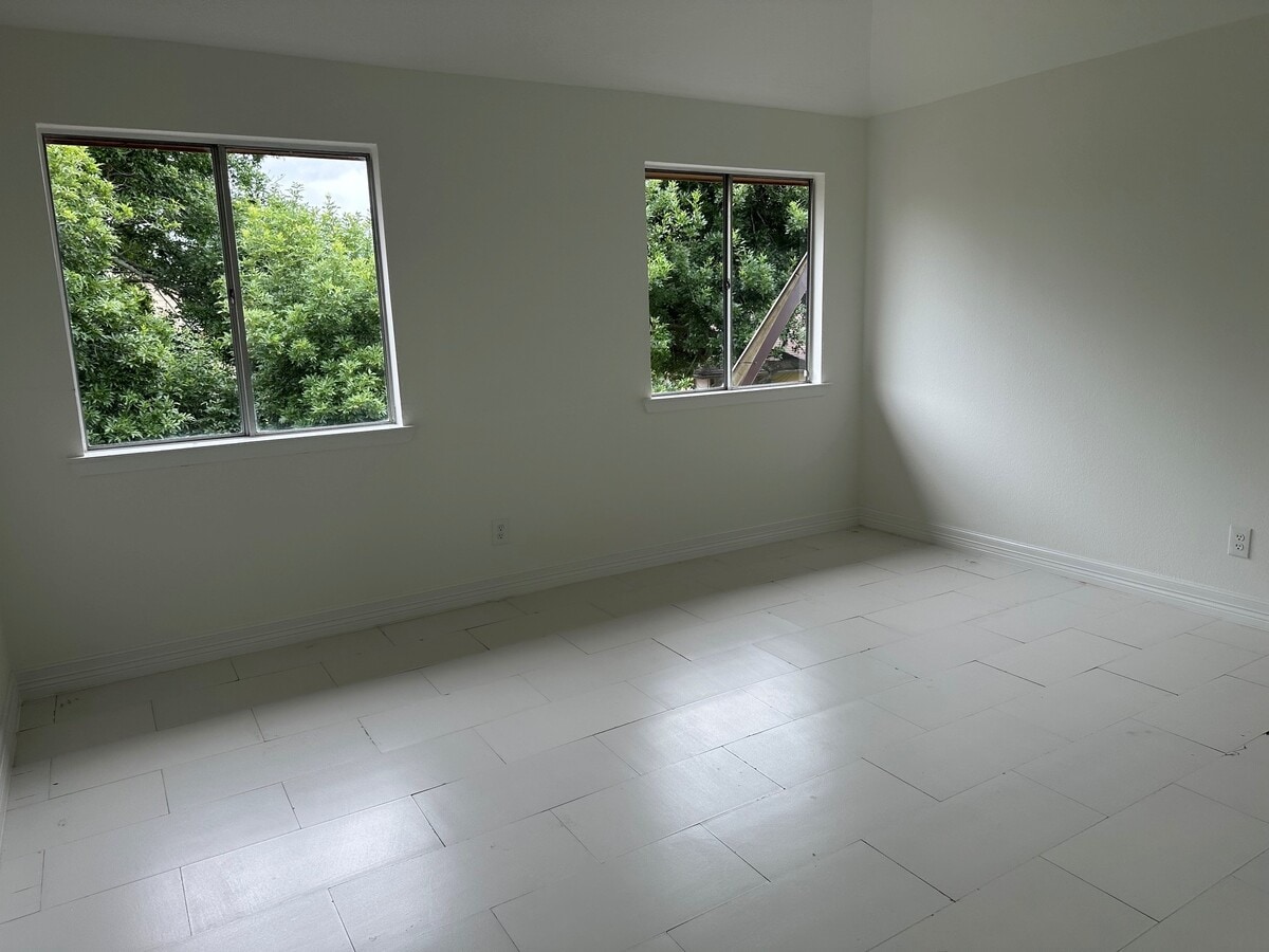 Photo - 138 Coffee Ln