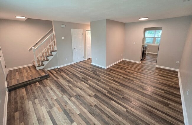 Photo - 3 BEDROOM END UNIT TOWNHOUSE FOR RENT IN V...