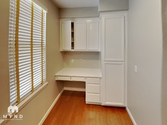 Photo - 906 Cole Pl