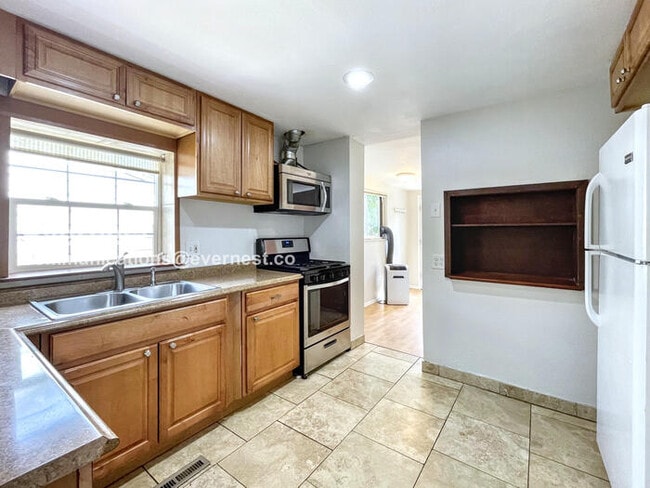 Photo - 1336 Kalamath St