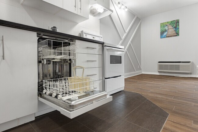 Photo - 486-486 Albert St Unit 202