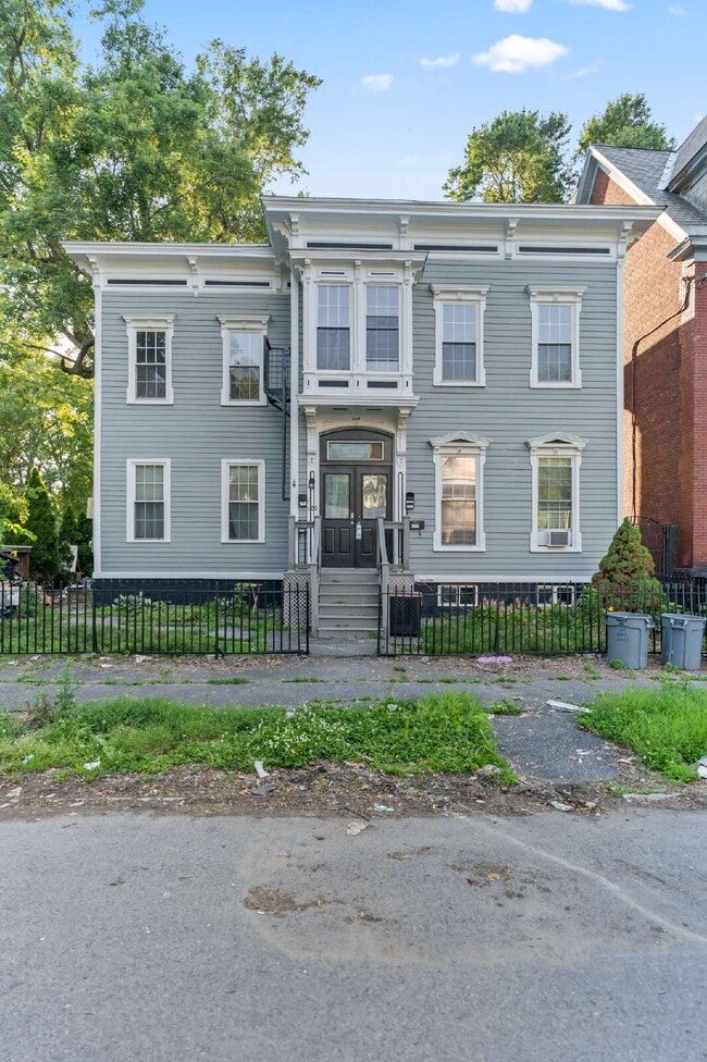 "Charming 1-Bedroom Retreat in the Heart o... - "Charming 1-Bedroom Retreat in the Heart o... Apartment Unit 4