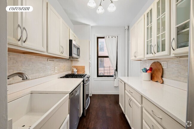 Building Photo - 117 Seaman Ave Rental