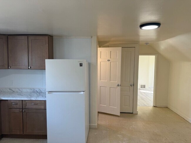 Photo - 108 Burton St SW Unidad 3