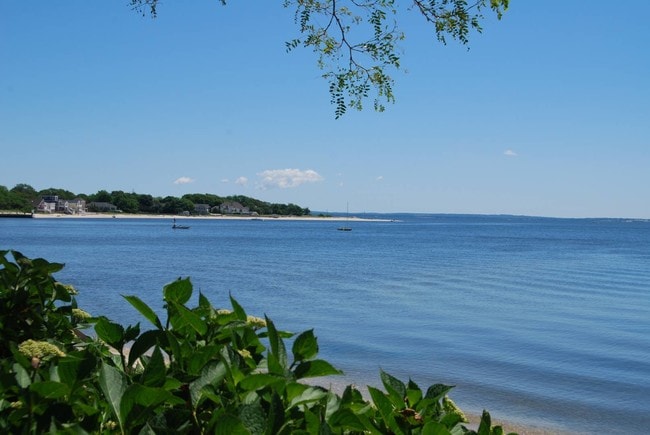 47 Bayside Ave