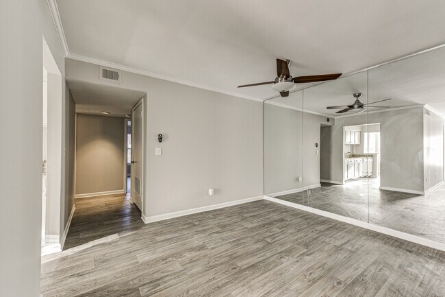 Photo - 1405 Huntingdon Chase