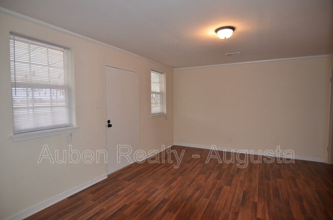 Photo - 2111 Cadden Rd