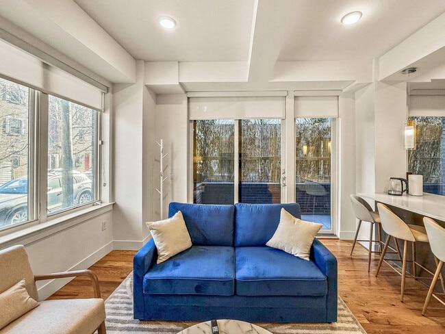 Photo - 236 W Thompson St Unit ID1055961P