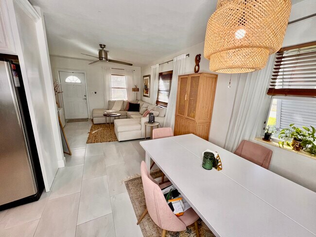 Photo - 723 W Palm St