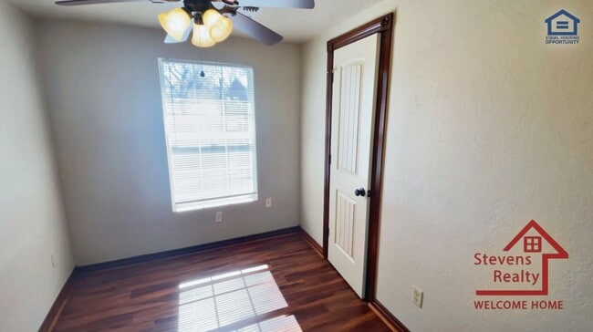 Photo - 1602 NW Lindy Ave