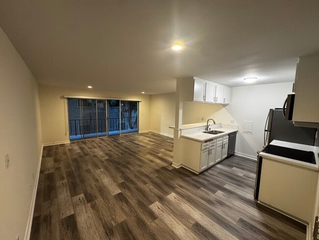 Living room/kitchen - 280 Molino Ave Unit 108