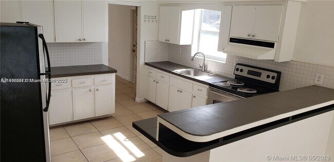 Building Photo - 3689 NW 14th St