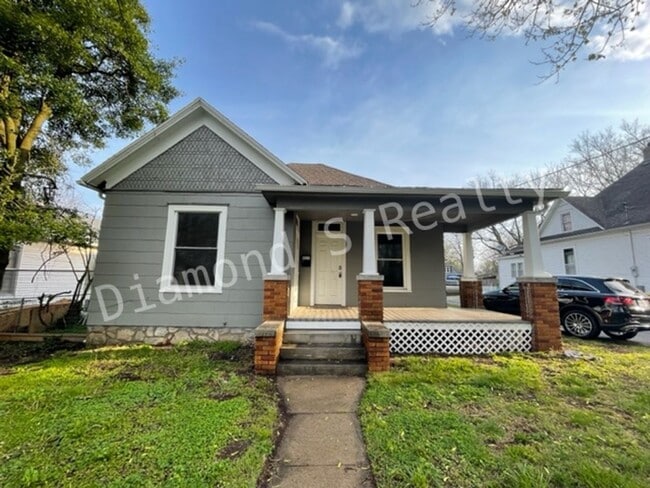 3 Bedroom Bungalow available Early June! - 3 Bedroom Bungalow available Early June! House
