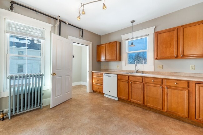 Photo - 96 Broadway Unit A