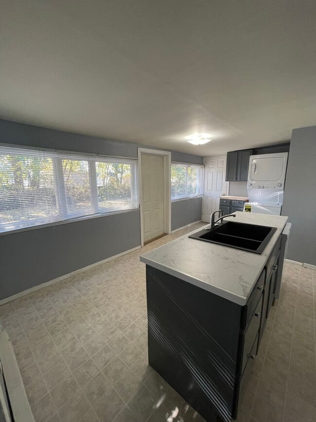 1100 Borseth St Unit 2