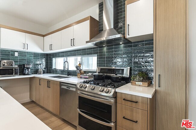 Photo - 807 N Harvard Blvd Condo Unit A