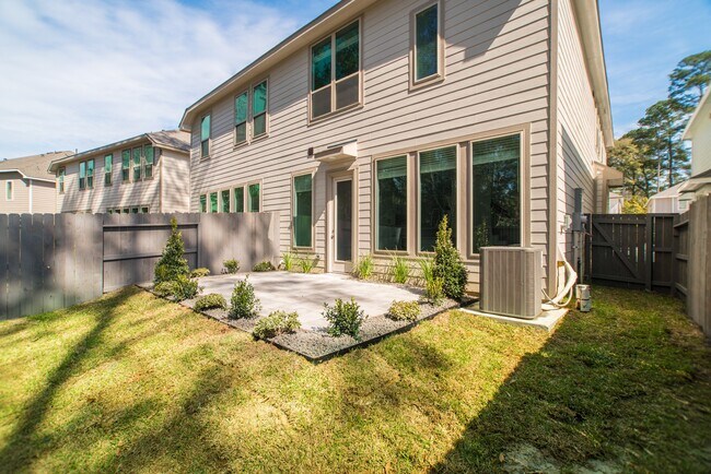 Photo - 670 Royal Arch Dr