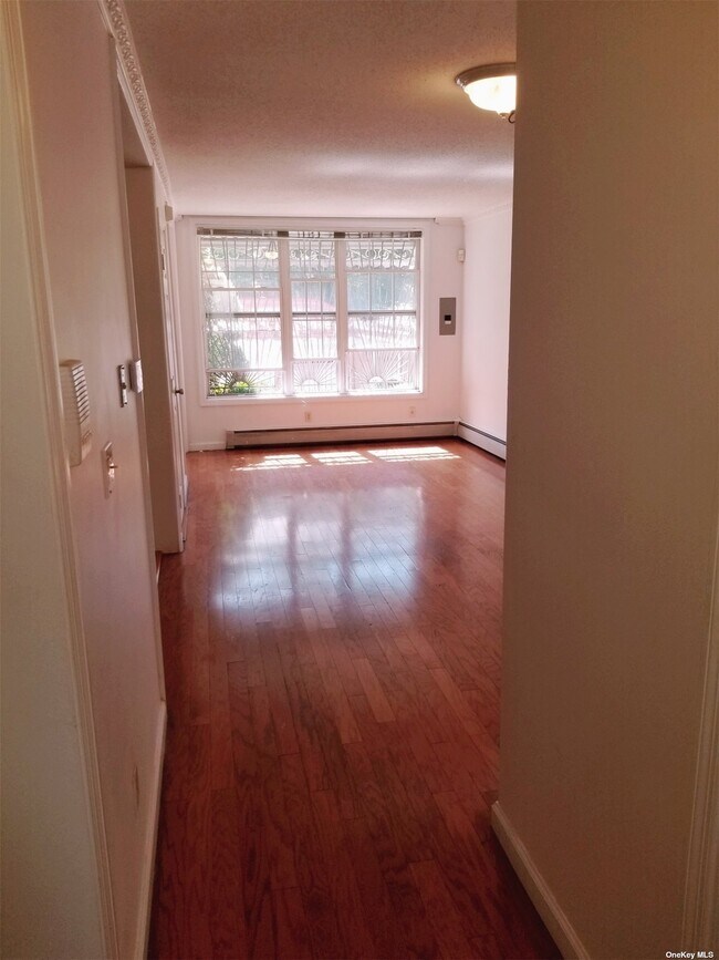 Photo - 871 Dumont Ave