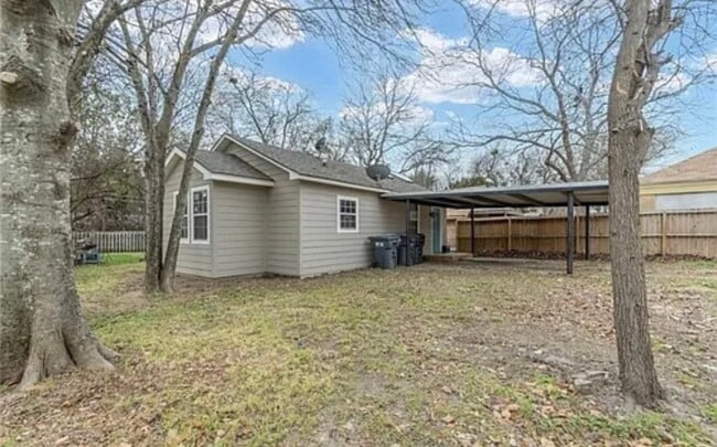 Building Photo - 2900 Cole Ave