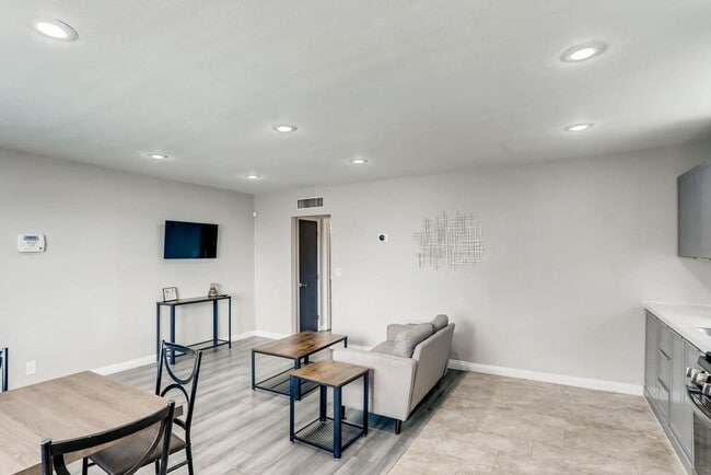 Photo - 235 W Philadelphia Ave