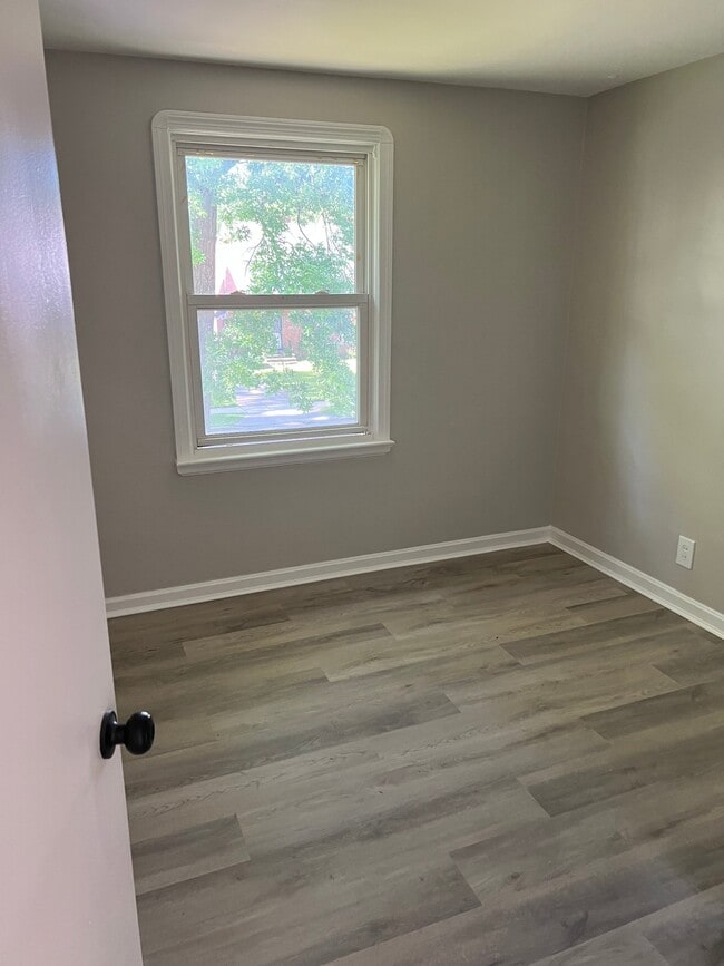 Photo - 17408 Invermere Ave