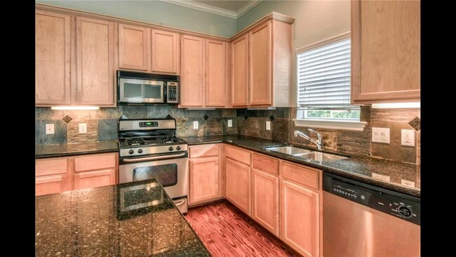 Photo - 5415 Kansas St