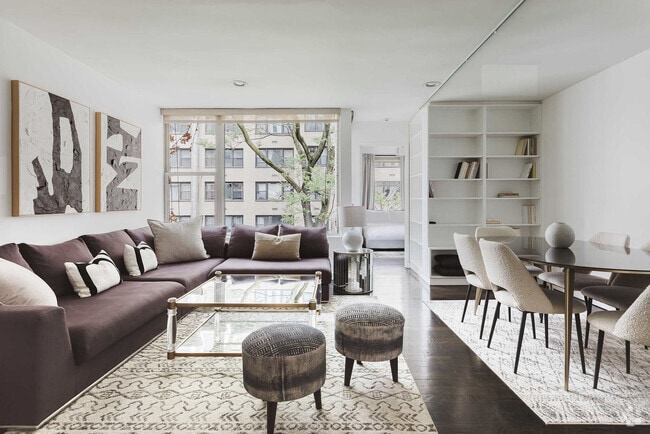 Building Photo - 323 E 51st St Rental