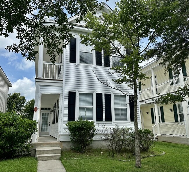 Building Photo - Newly Updated Three Bedroom Home in Westbury Park!