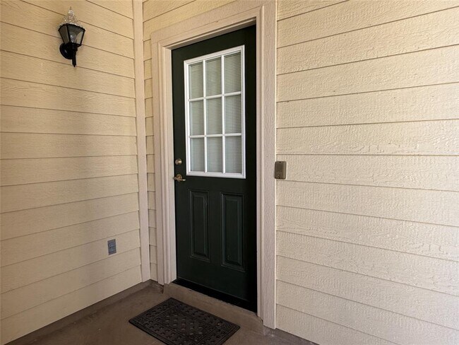 Photo - 129 Essex Ln