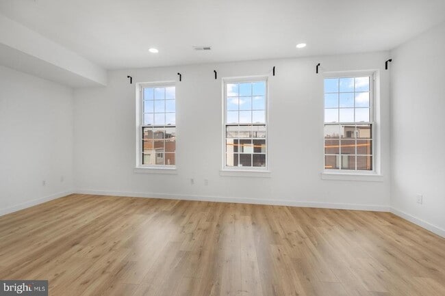 Photo - 2045 Trenton Ave Unidad 402