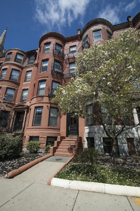 Photo - 868 Beacon St