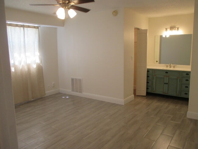 Photo - 106 Lake Dora Dr