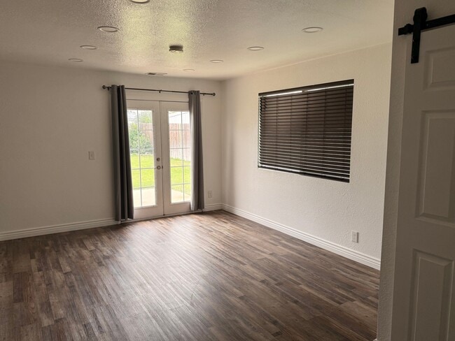 Photo - 333 Elm Ave