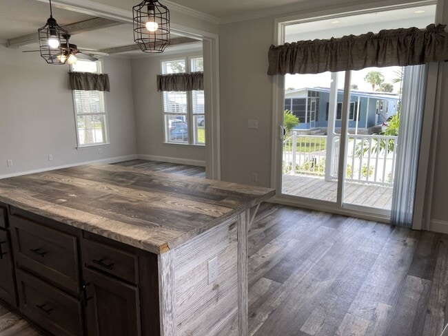 Photo - 515 Plymouth St