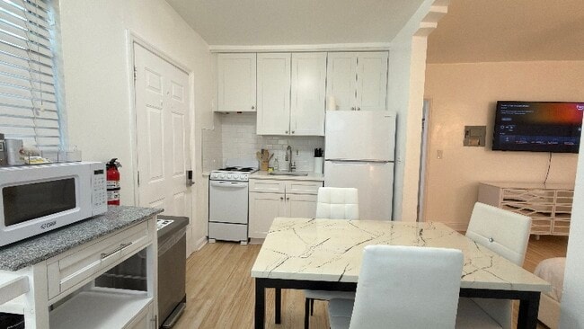 545 Michigan Ave Unit 8