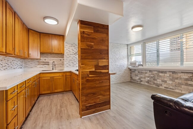 Photo - 2 Bed / 1 Bath 1 Parking , Community Pool , Electricity, Water, Sewer & Gas Included, Secured Bui... Unit 303