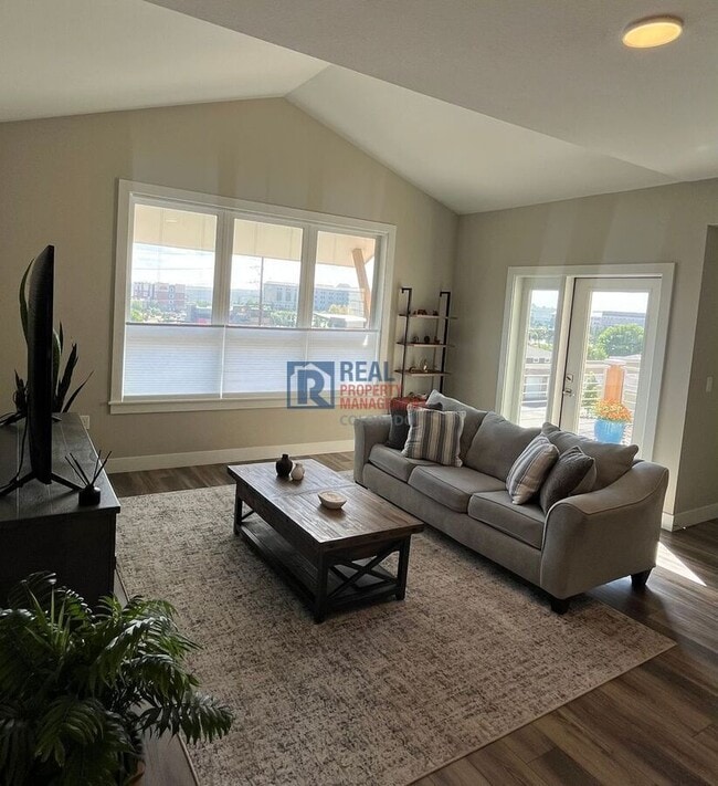 Building Photo - 190 S Cherrywood Dr Unit 303 Rental