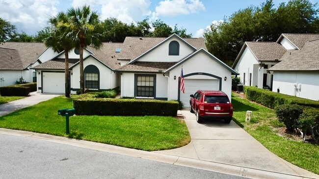 Building Photo - Beautiful 3/2 Villa Rental