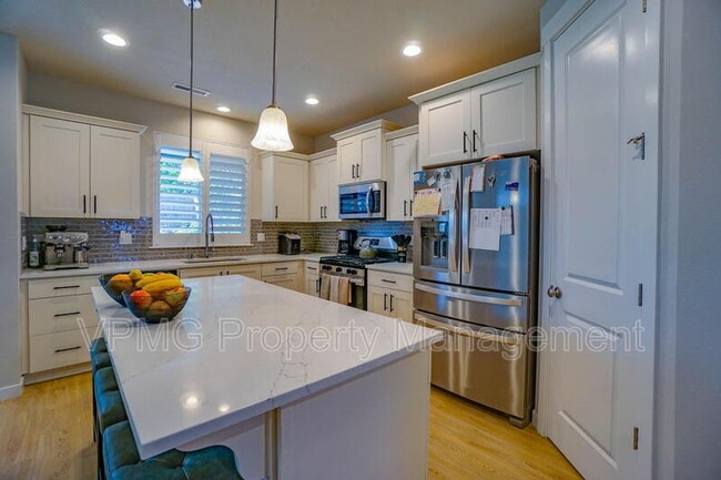 Photo - 18404 NE 43rd Ave