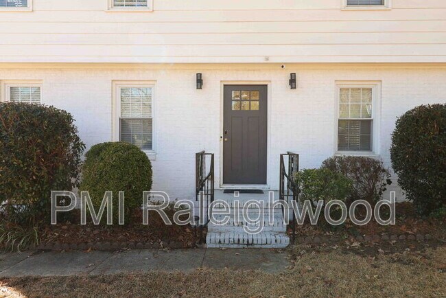 Photo - 322 E Millbrook Rd