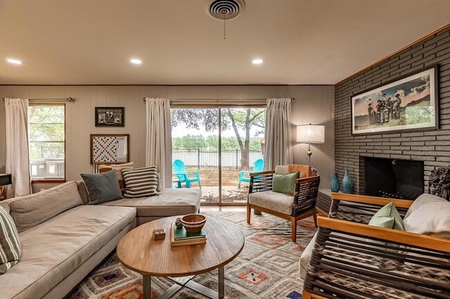 Photo - 2865 Bandera Hwy