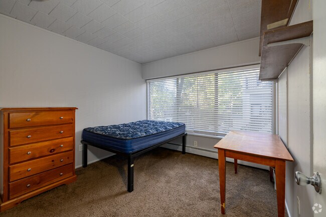 2BR, 1BA - 1,004SF - Second Bedroom - University Plaza