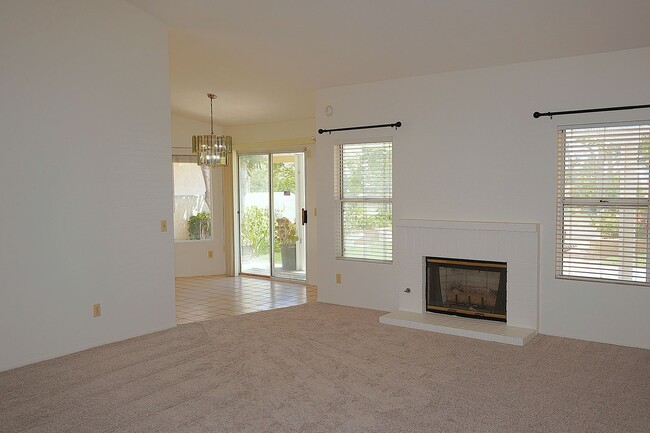 1366 Fairway Oaks Ave