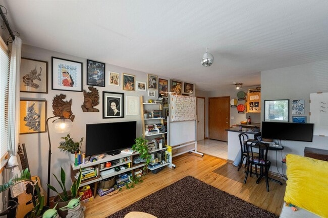Photo - 2112 Garfield Ave
