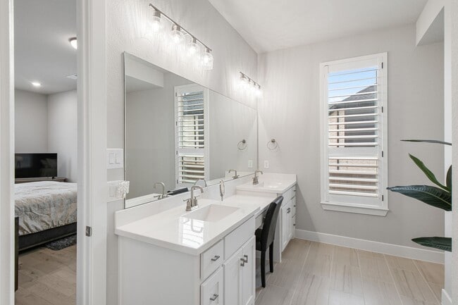 Photo - Stunning 4-Bedroom Luxury Residence with Bonus Office in the Prestigious Walsh Community LIKE NEW!