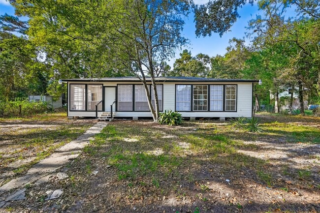 Photo - 16643 Lake Cir