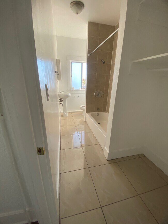 Photo - Waldron Apartments Unit 305