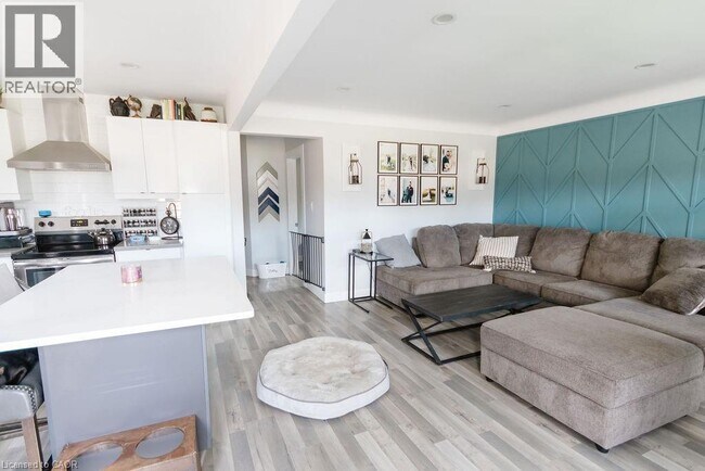 Photo - 325 E 18th St